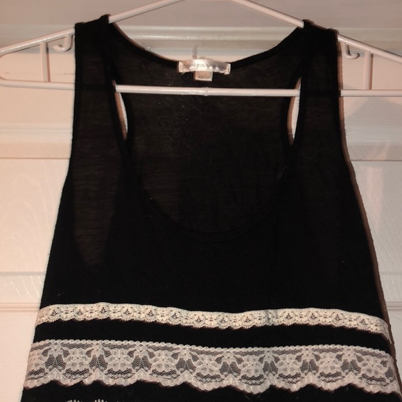 Black laced tank - Picture 3 of 3
